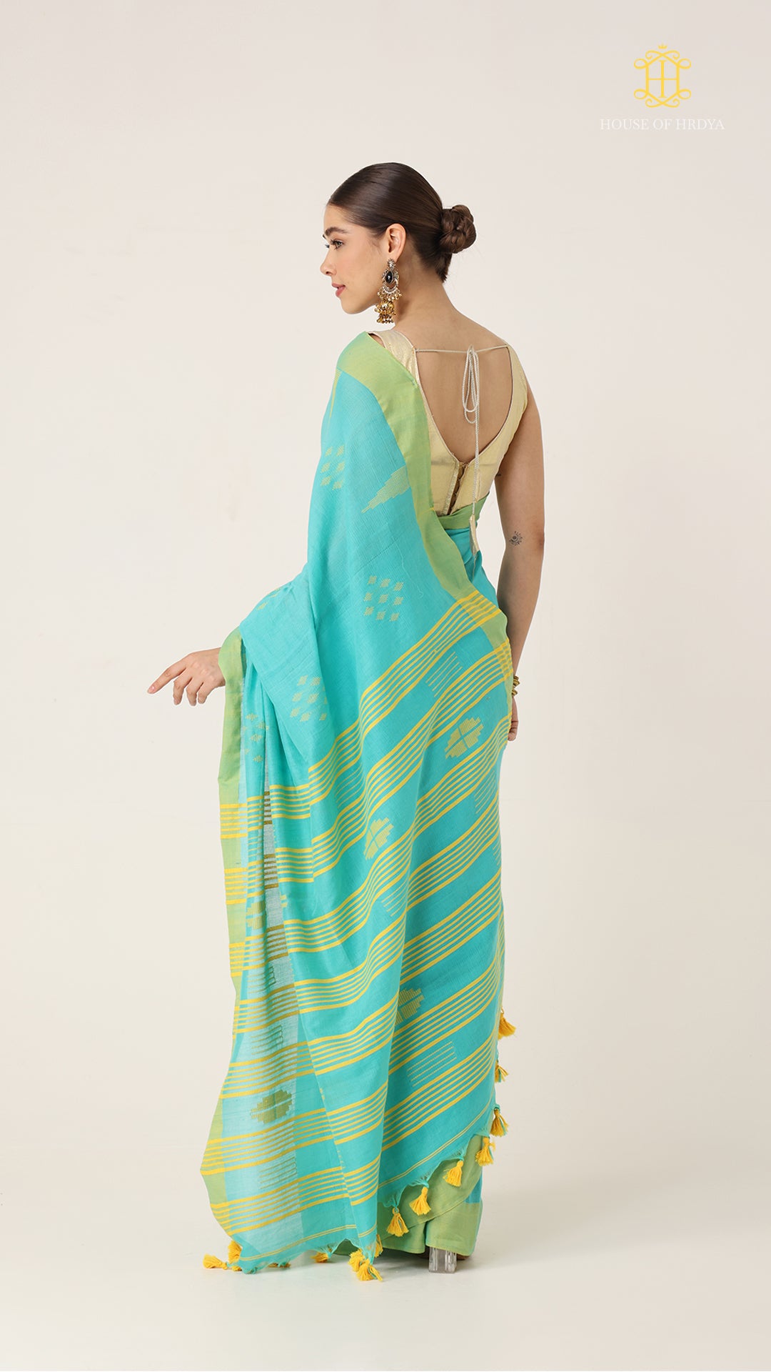 Nirva Jamdani Blue Saree Secondary image