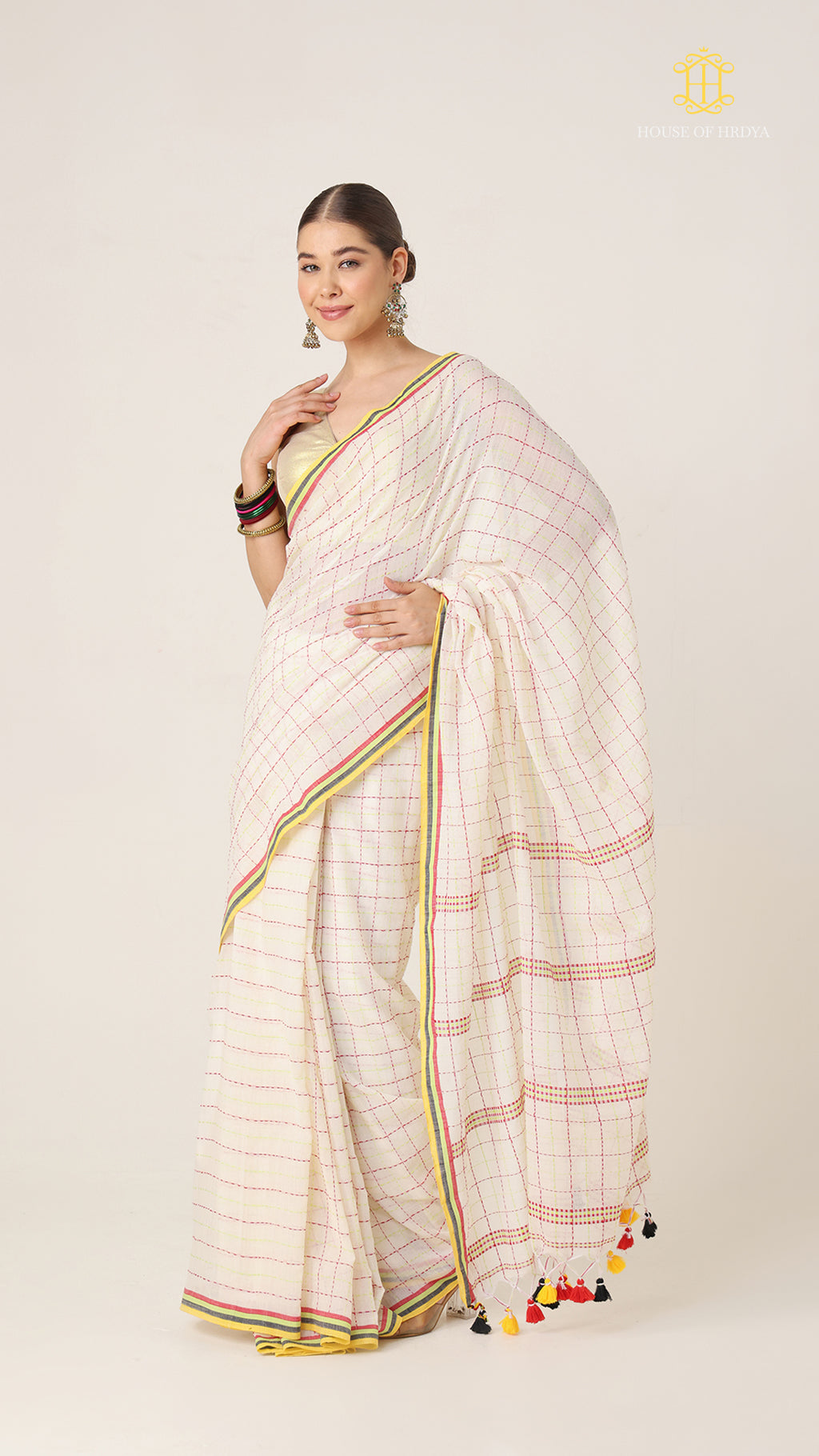 Nirva Kantha Shwet Saree