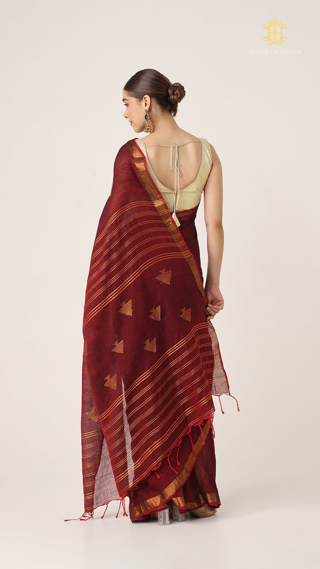 Nirva Aaroh Maroon Saree Secondary image