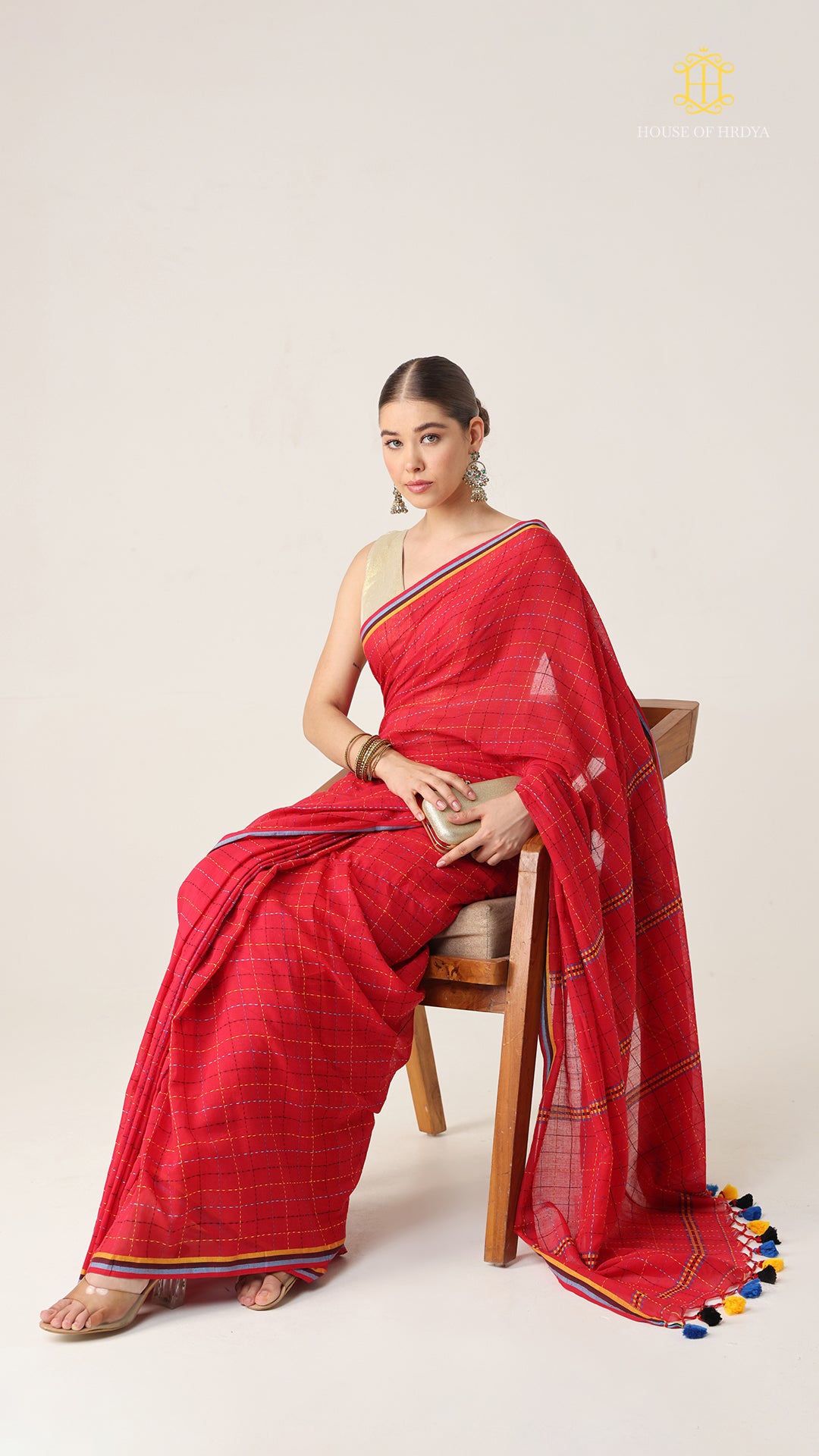 Nirva Kantha Laal Saree