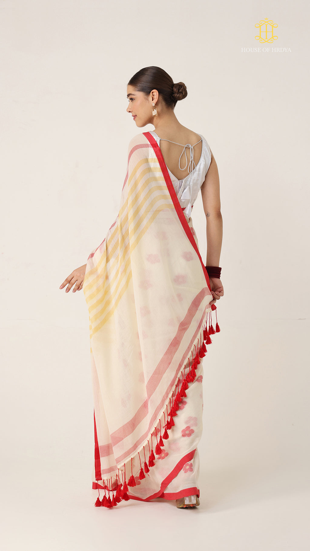 Suta Flower Buta Saree