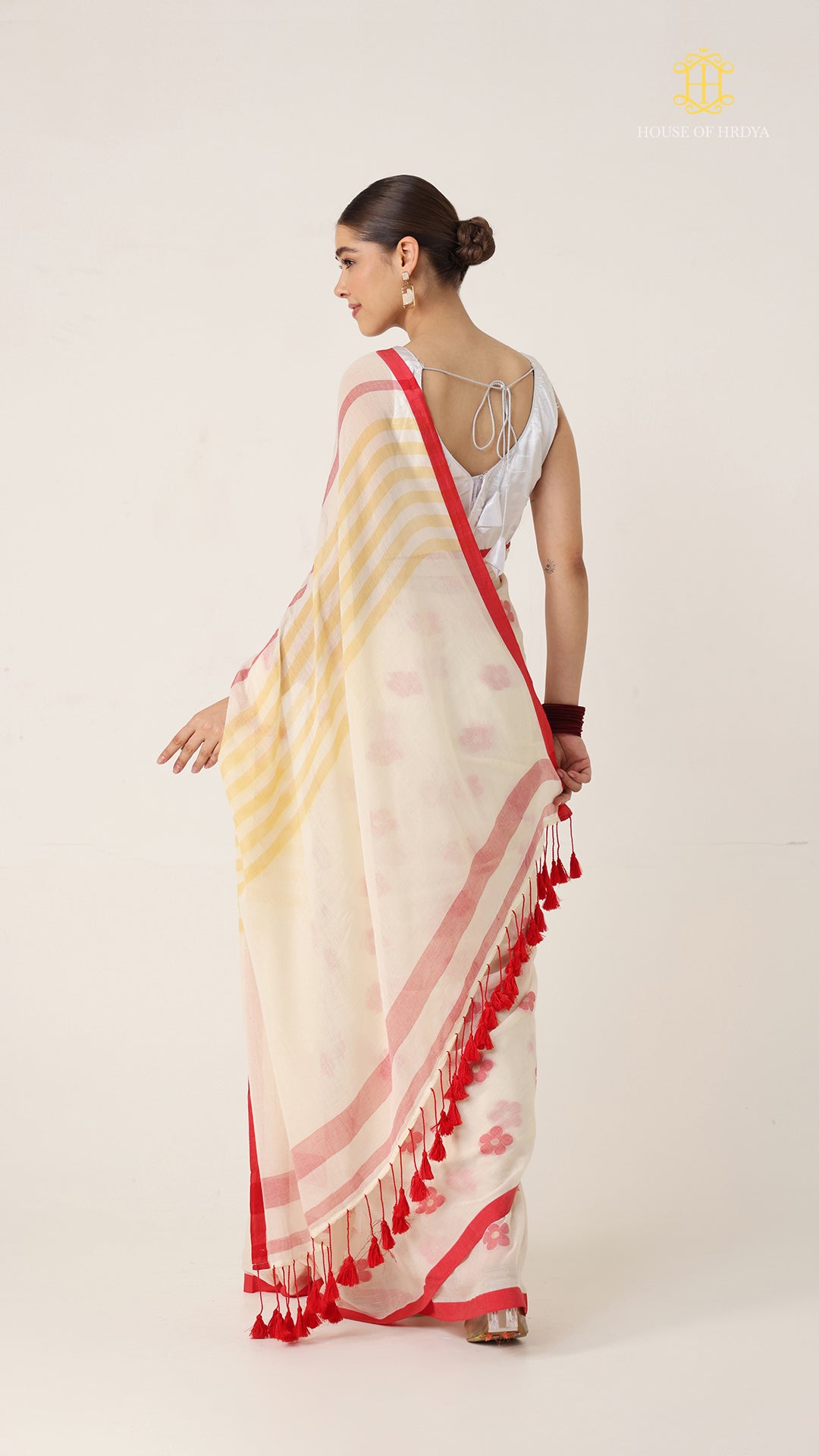 Suta Flower Buta Saree