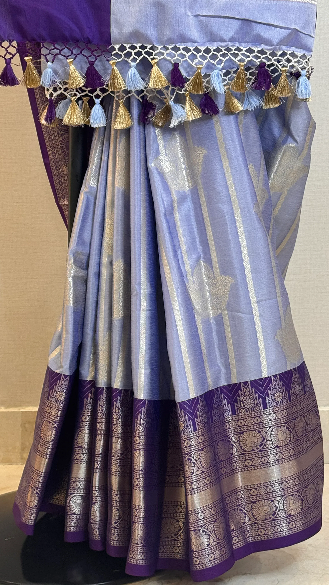Vanam Lavendar Festive Saree Secondary image
